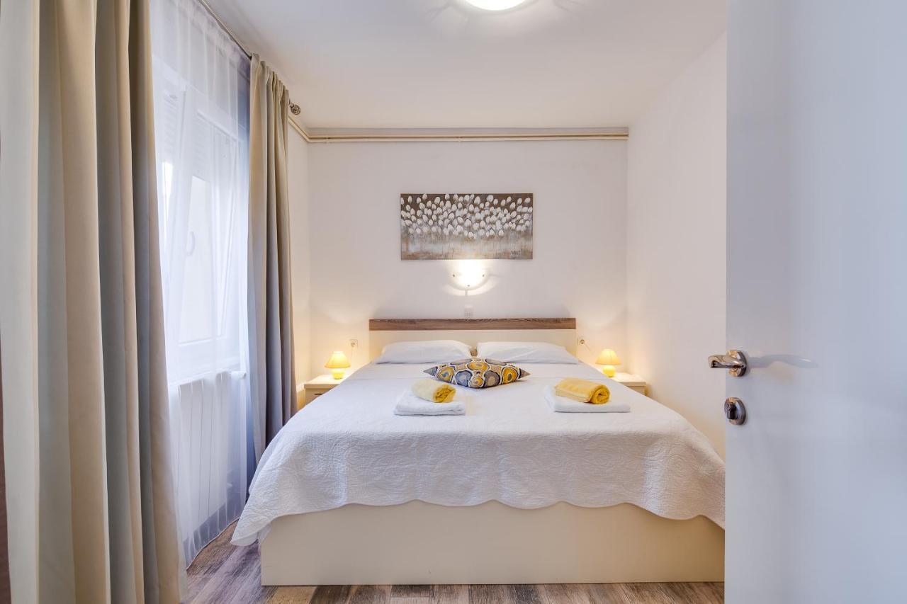 Juric Apartments-Rab Palit Екстериор снимка