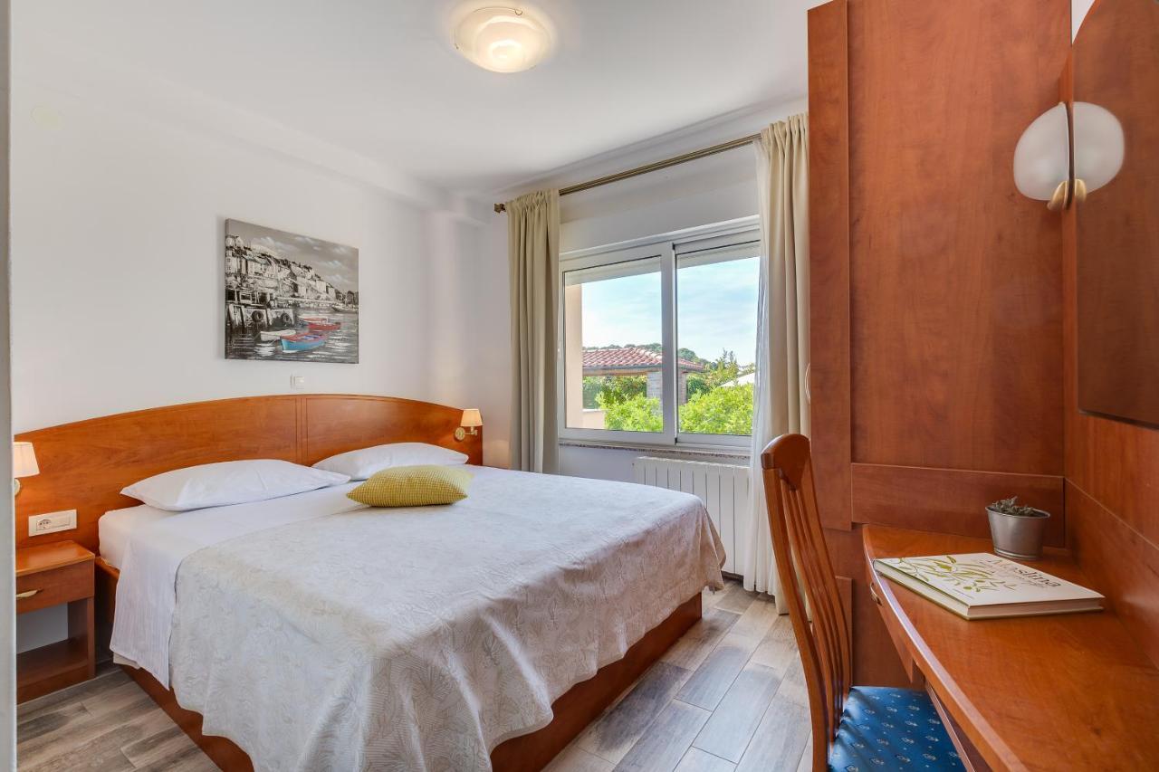 Juric Apartments-Rab Palit Екстериор снимка
