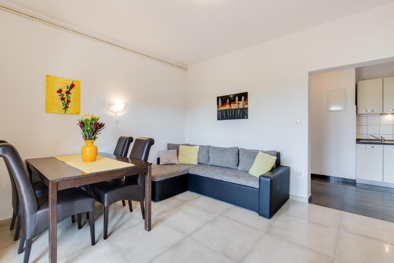 Juric Apartments-Rab Palit Екстериор снимка