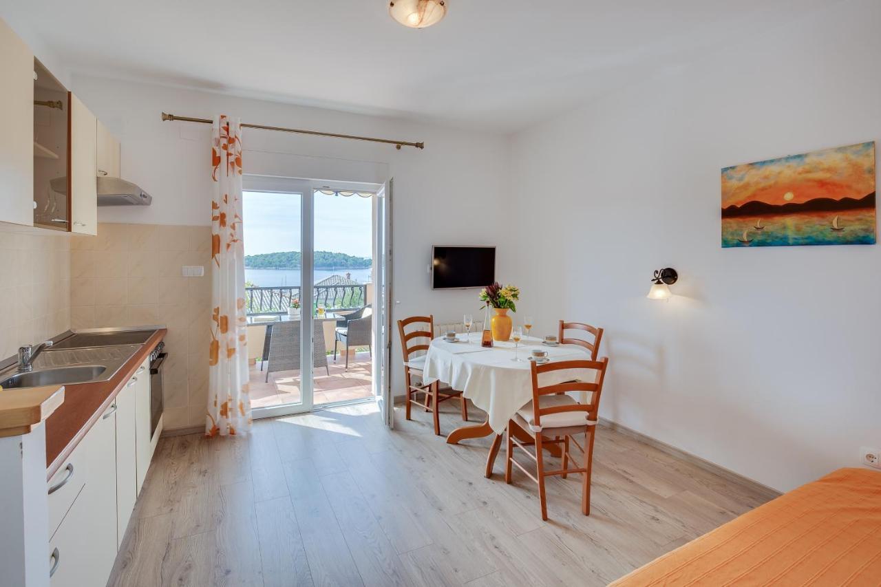 Juric Apartments-Rab Palit Екстериор снимка