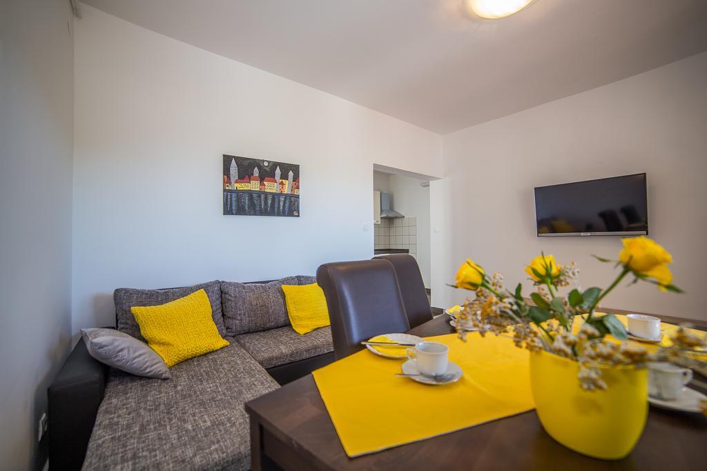 Juric Apartments-Rab Palit Екстериор снимка