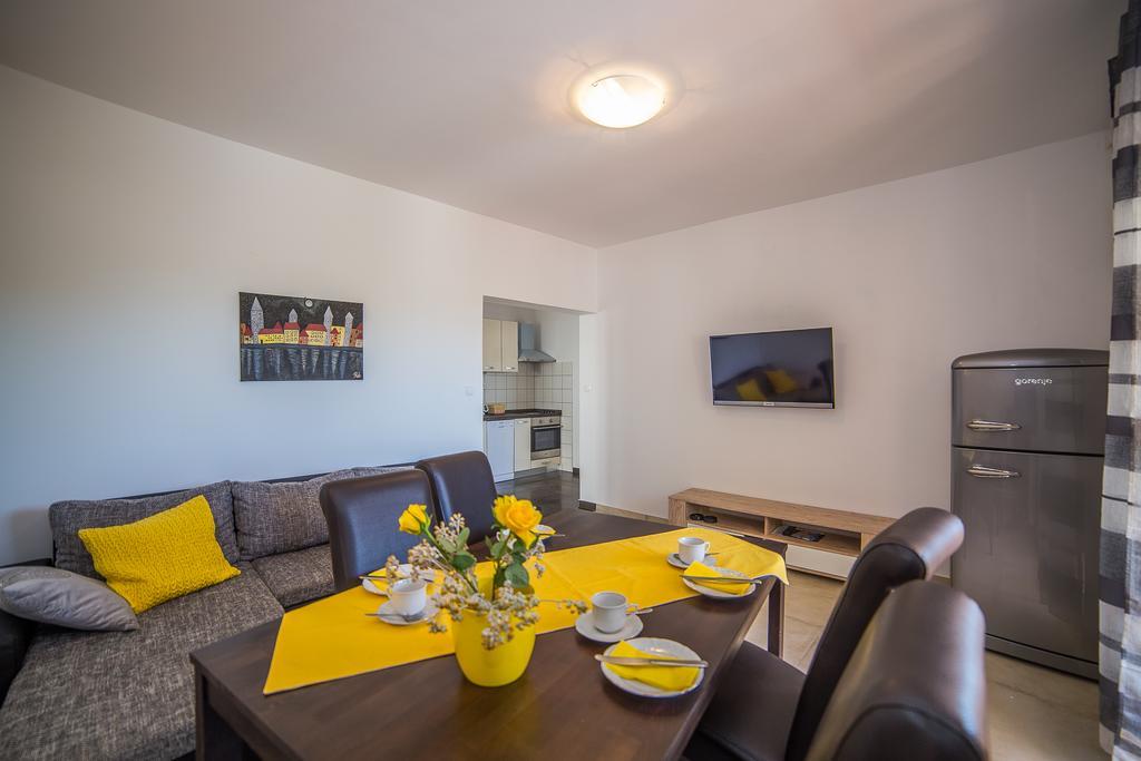 Juric Apartments-Rab Palit Екстериор снимка
