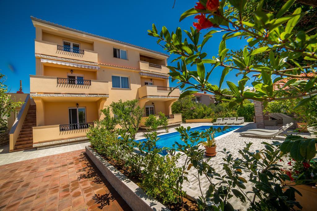 Juric Apartments-Rab Palit Екстериор снимка